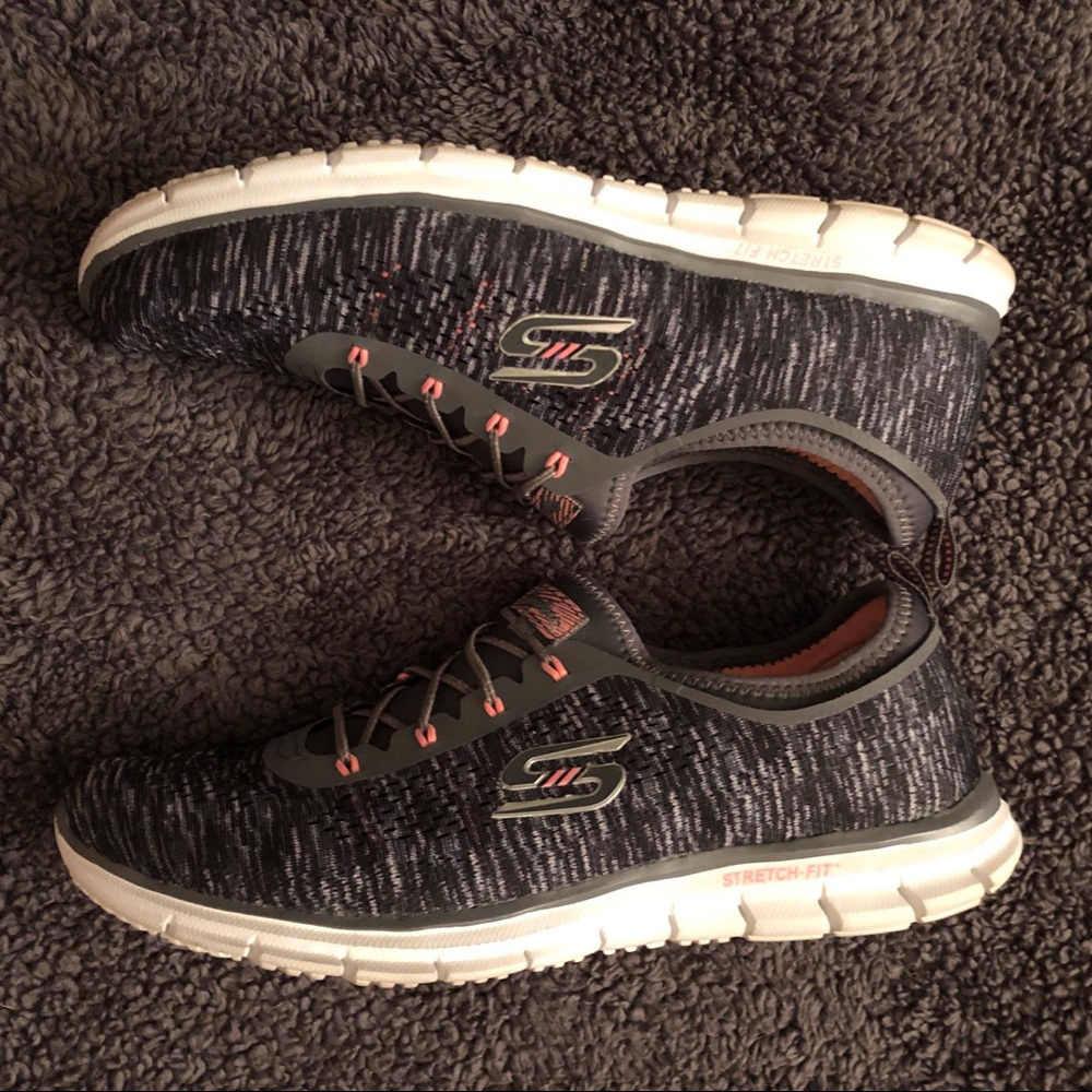Women’s Sketchers - Size 11